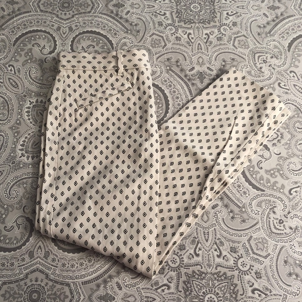 GAP Cream skinny pants with black diamonds